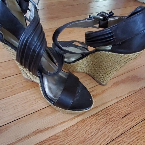 Shoes - Picture 3 of 4